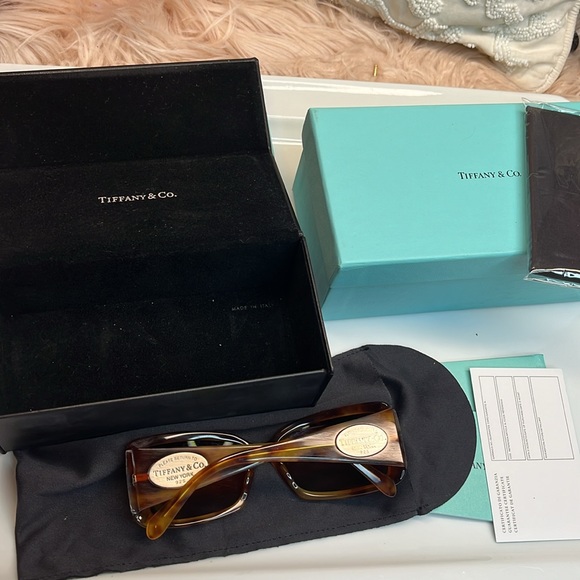 TIFFANY & CO SUNGLASSES - Picture 7 of 10